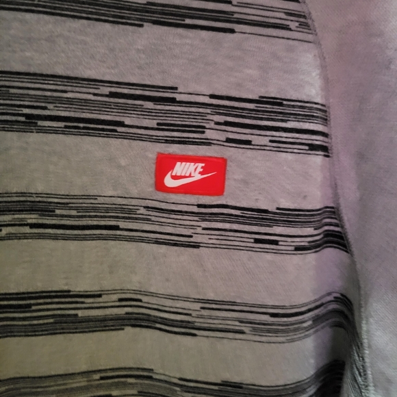 Nike sweatshirt - Picture 2 of 6